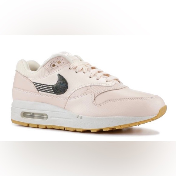 Nike Shoes - Nike Air Max Light Pink Sneakers Size 9
